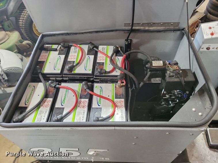 image for item JO9473 Tomcat floor burnisher