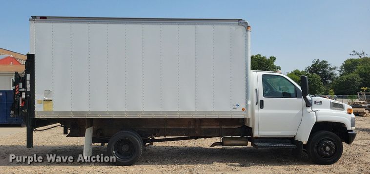 image for item JO9475 2009 GMC C5500 box truck