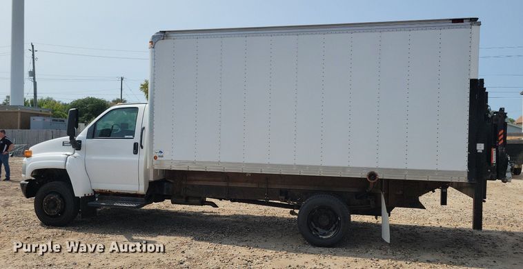 image for item JO9475 2009 GMC C5500 box truck