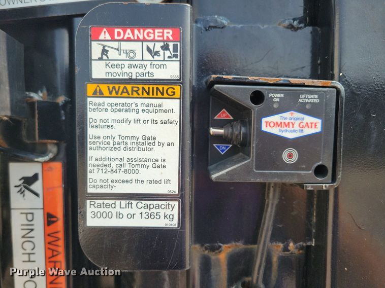 image for item JO9475 2009 GMC C5500 box truck