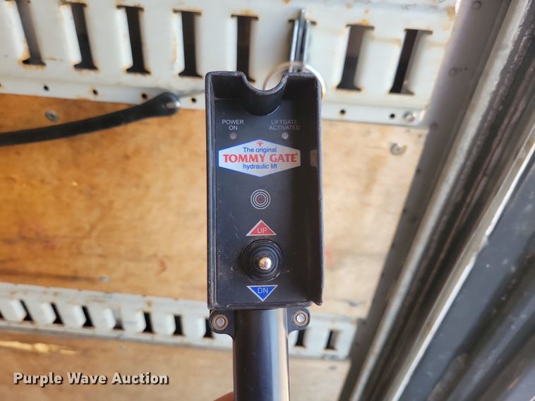 image for item JO9475 2009 GMC C5500 box truck