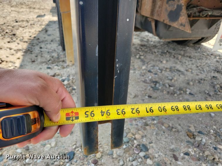 image for item JO9475 2009 GMC C5500 box truck