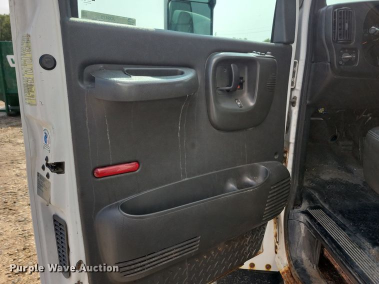 image for item JO9475 2009 GMC C5500 box truck