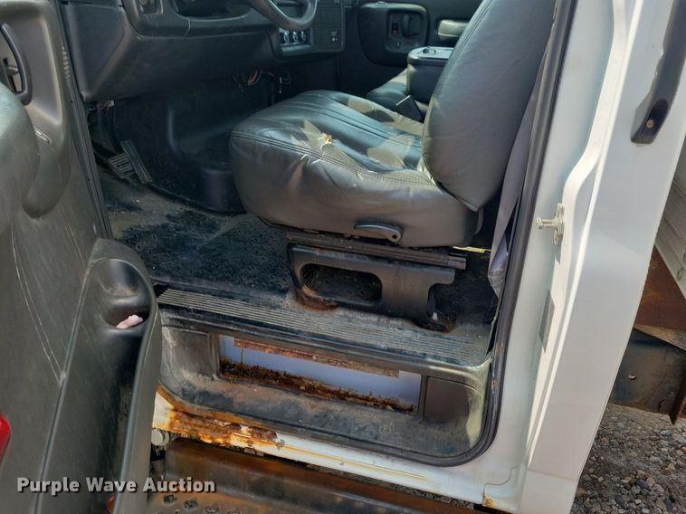 image for item JO9475 2009 GMC C5500 box truck