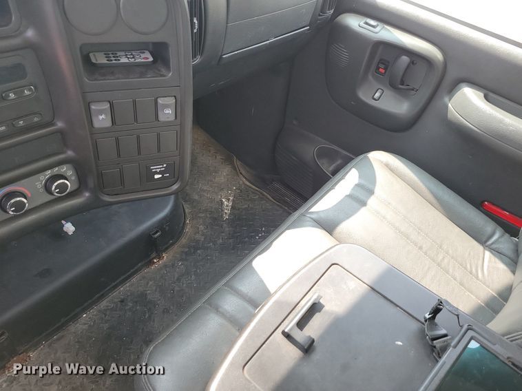 image for item JO9475 2009 GMC C5500 box truck