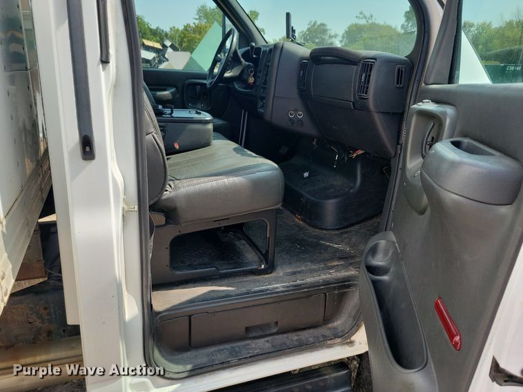 image for item JO9475 2009 GMC C5500 box truck