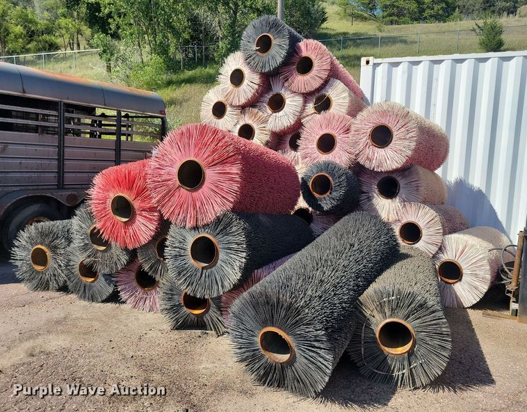 image for item JO9507 Approximately 35 brooms