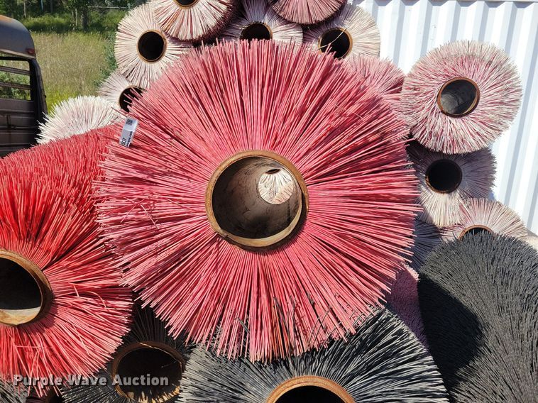 image for item JO9507 Approximately 35 brooms