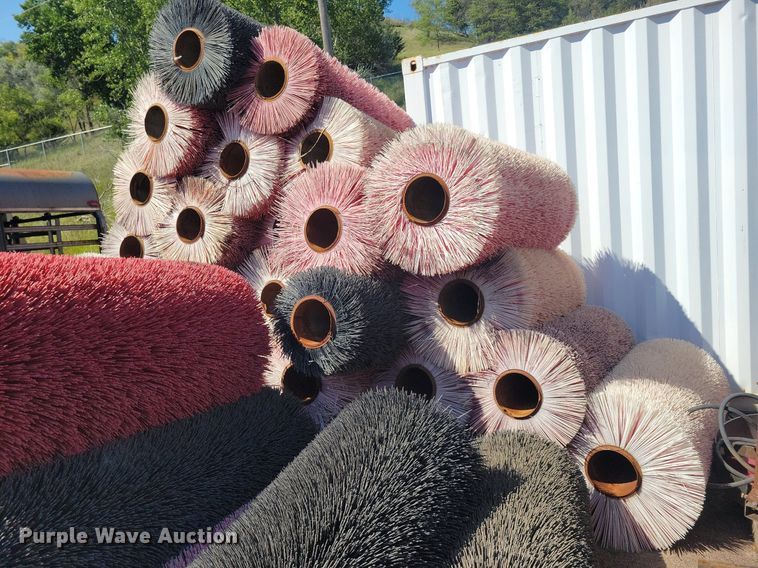 image for item JO9507 Approximately 35 brooms