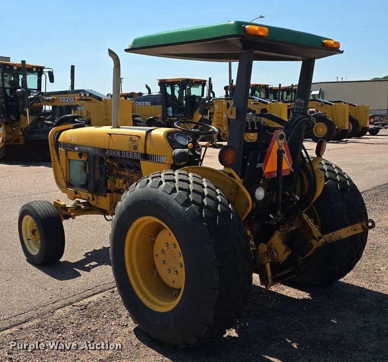 image for item JO9508 1988 John Deere 2355 tractor