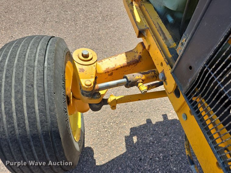 image for item JO9508 1988 John Deere 2355 tractor