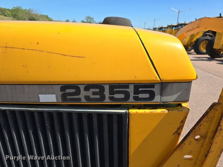 image for item JO9508 1988 John Deere 2355 tractor