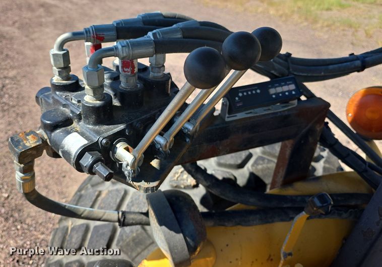 image for item JO9508 1988 John Deere 2355 tractor