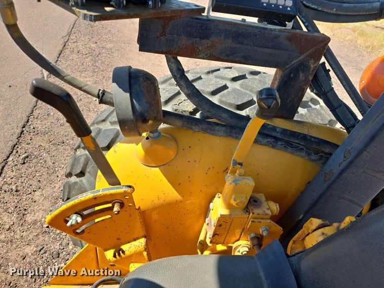 image for item JO9508 1988 John Deere 2355 tractor
