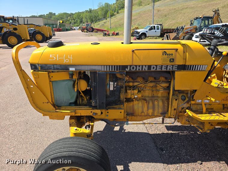 image for item JO9508 1988 John Deere 2355 tractor