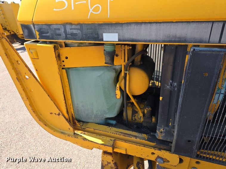 image for item JO9508 1988 John Deere 2355 tractor