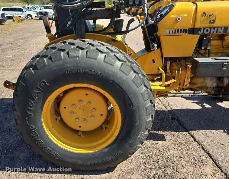 image for item JO9508 1988 John Deere 2355 tractor