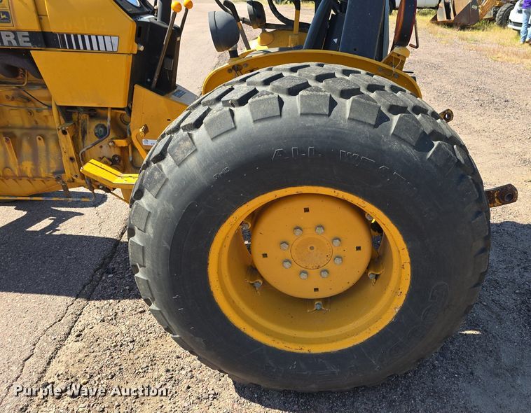 image for item JO9508 1988 John Deere 2355 tractor