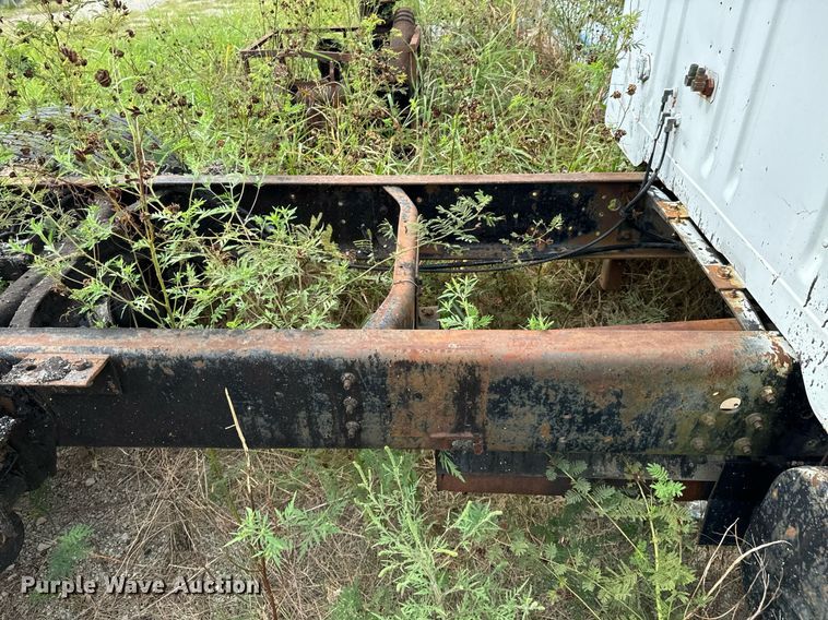 image for item JX9478 1980 International 1925 truck cab and chassis