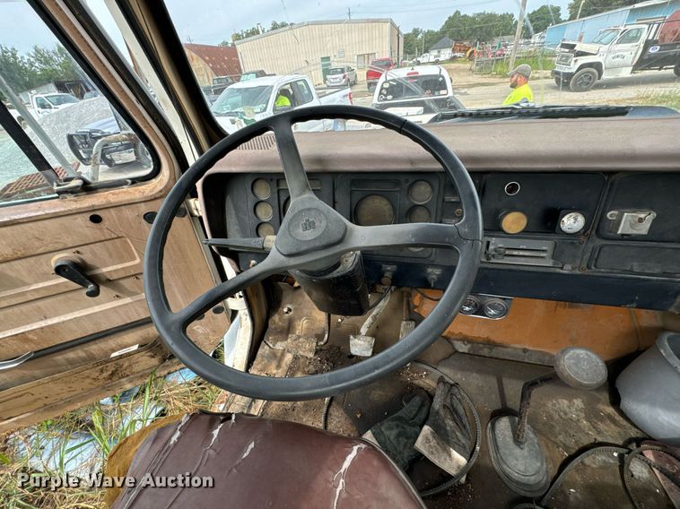 image for item JX9478 1980 International 1925 truck cab and chassis