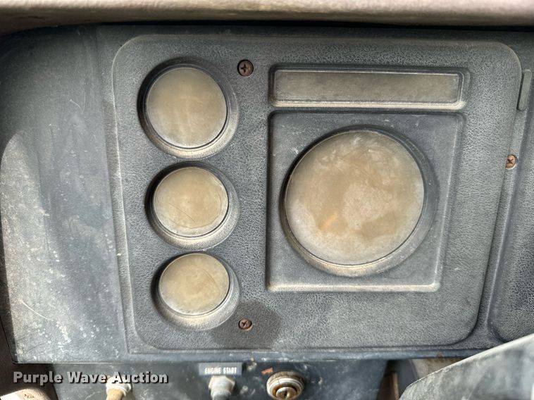 image for item JX9478 1980 International 1925 truck cab and chassis