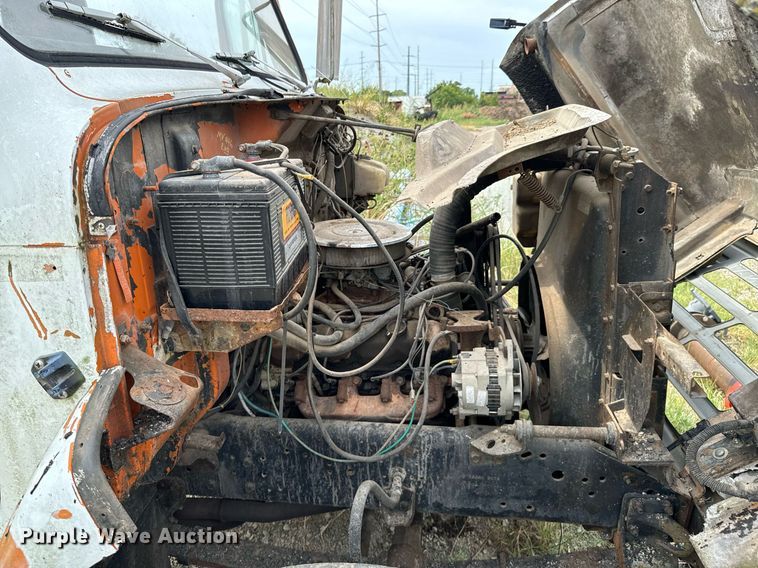 image for item JX9478 1980 International 1925 truck cab and chassis