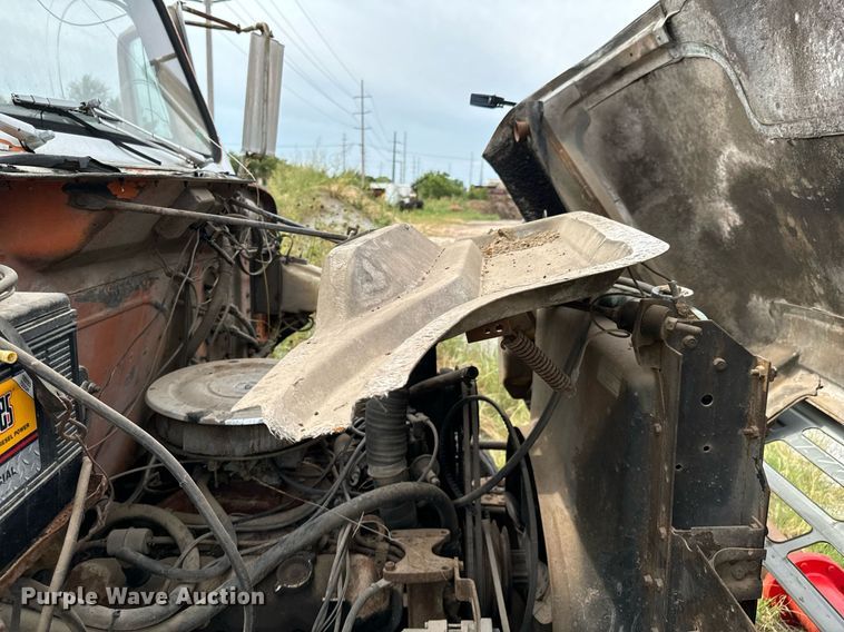 image for item JX9478 1980 International 1925 truck cab and chassis