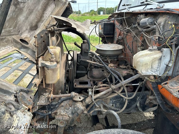 image for item JX9478 1980 International 1925 truck cab and chassis