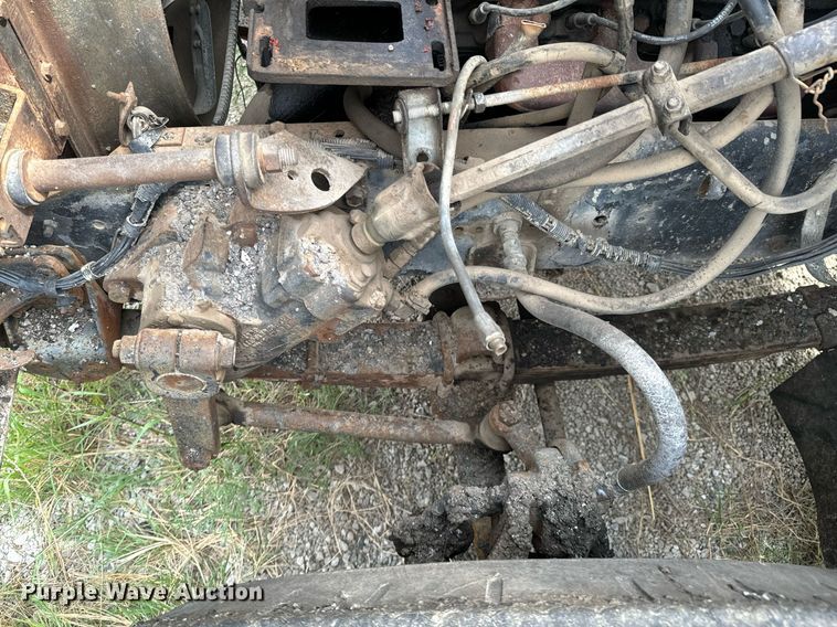 image for item JX9478 1980 International 1925 truck cab and chassis