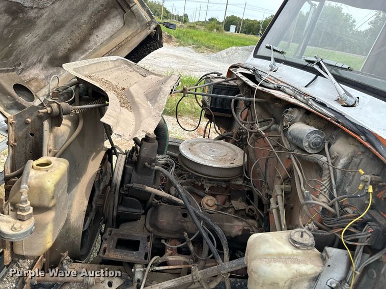 image for item JX9478 1980 International 1925 truck cab and chassis