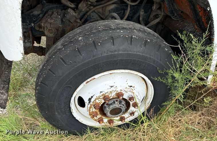 image for item JX9478 1980 International 1925 truck cab and chassis