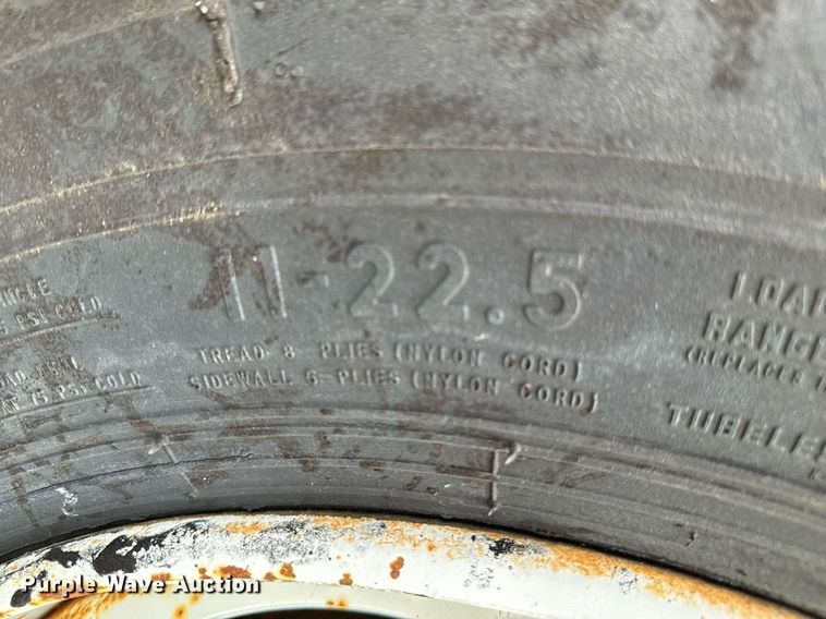 image for item JX9478 1980 International 1925 truck cab and chassis