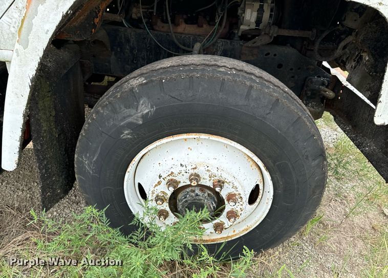 image for item JX9478 1980 International 1925 truck cab and chassis