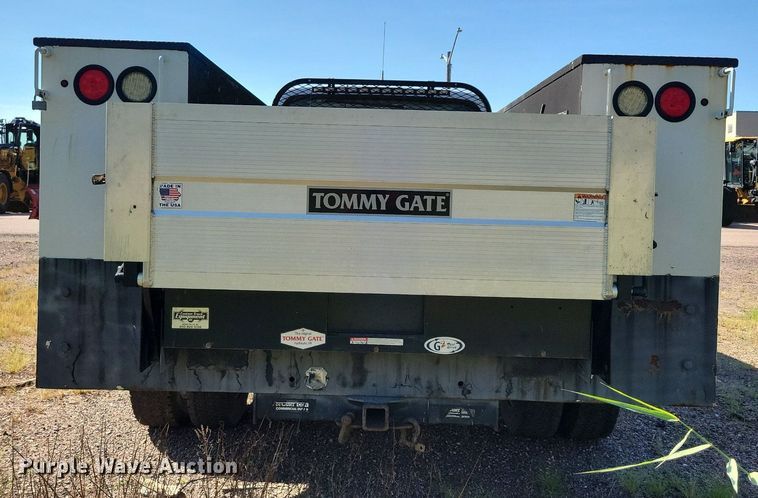 image for item KA9859 2004 Ford F550 Crew Cab utility / service truck