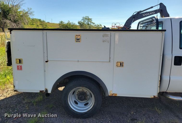 image for item KA9859 2004 Ford F550 Crew Cab utility / service truck