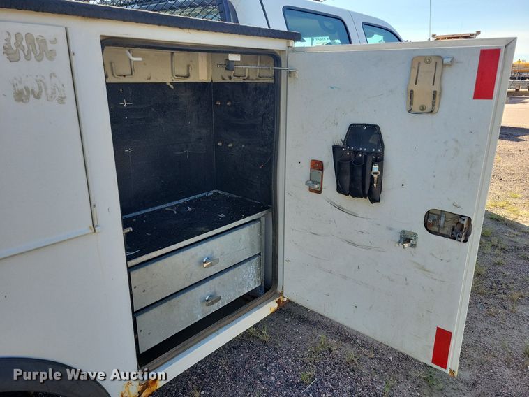 image for item KA9859 2004 Ford F550 Crew Cab utility / service truck