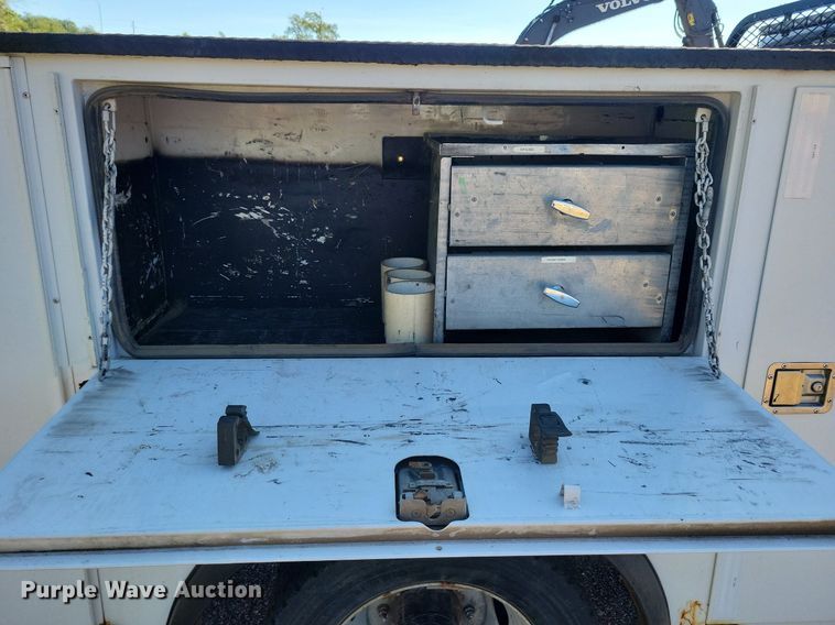 image for item KA9859 2004 Ford F550 Crew Cab utility / service truck