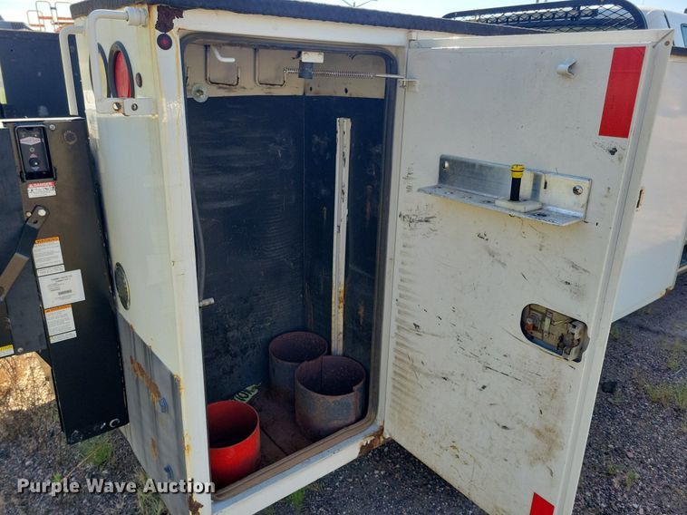 image for item KA9859 2004 Ford F550 Crew Cab utility / service truck