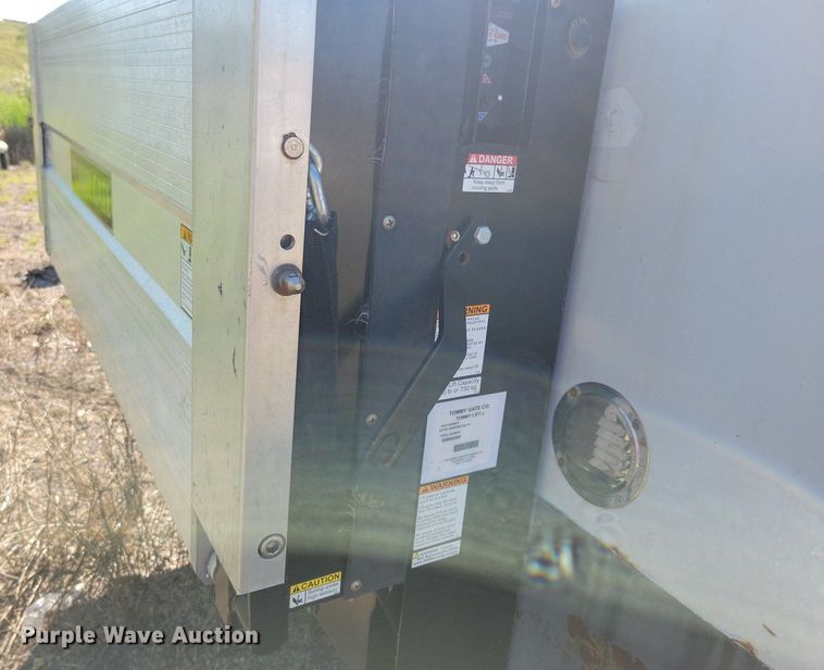 image for item KA9859 2004 Ford F550 Crew Cab utility / service truck