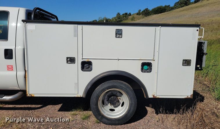 image for item KA9859 2004 Ford F550 Crew Cab utility / service truck