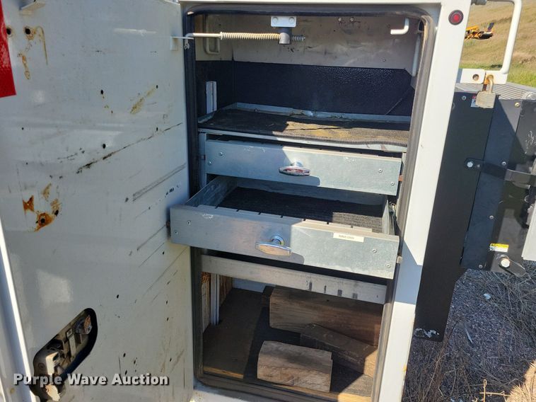 image for item KA9859 2004 Ford F550 Crew Cab utility / service truck