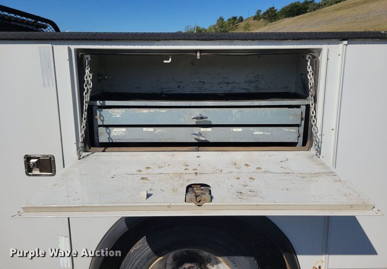 image for item KA9859 2004 Ford F550 Crew Cab utility / service truck