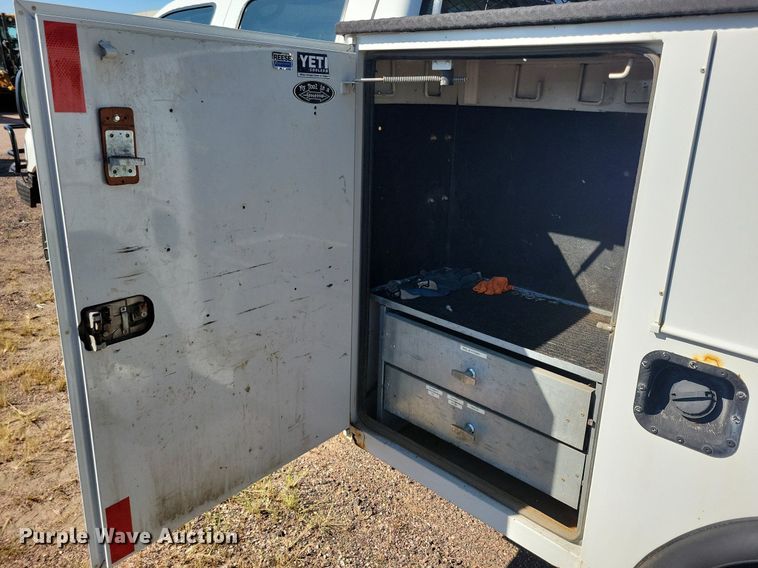 image for item KA9859 2004 Ford F550 Crew Cab utility / service truck