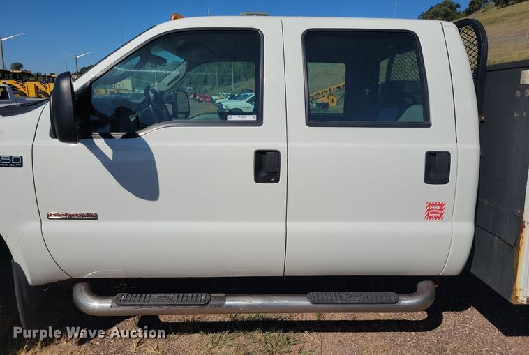 image for item KA9859 2004 Ford F550 Crew Cab utility / service truck