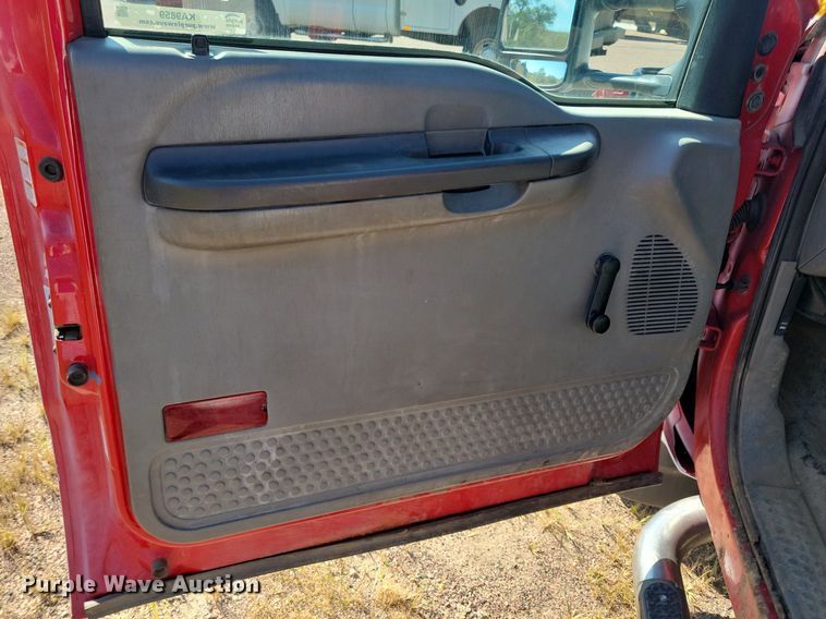 image for item KA9859 2004 Ford F550 Crew Cab utility / service truck