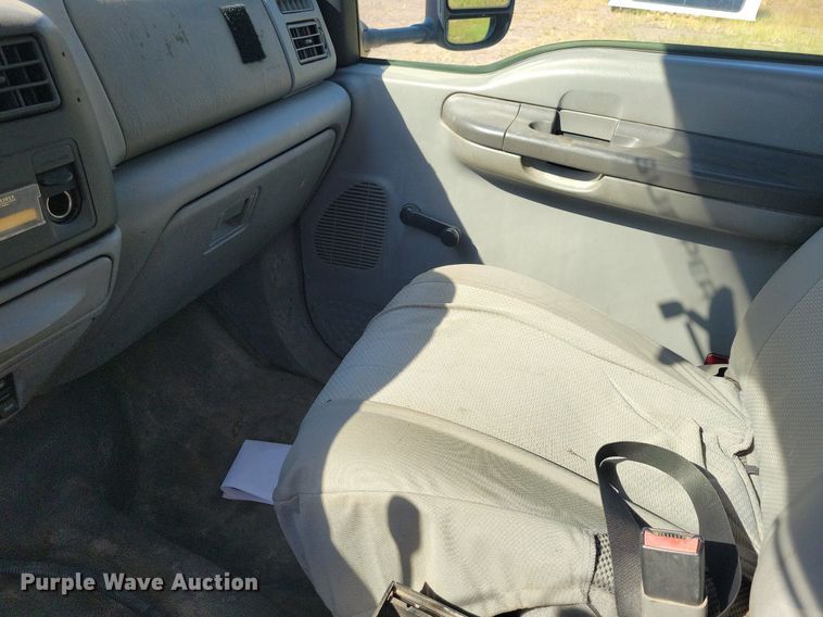 image for item KA9859 2004 Ford F550 Crew Cab utility / service truck