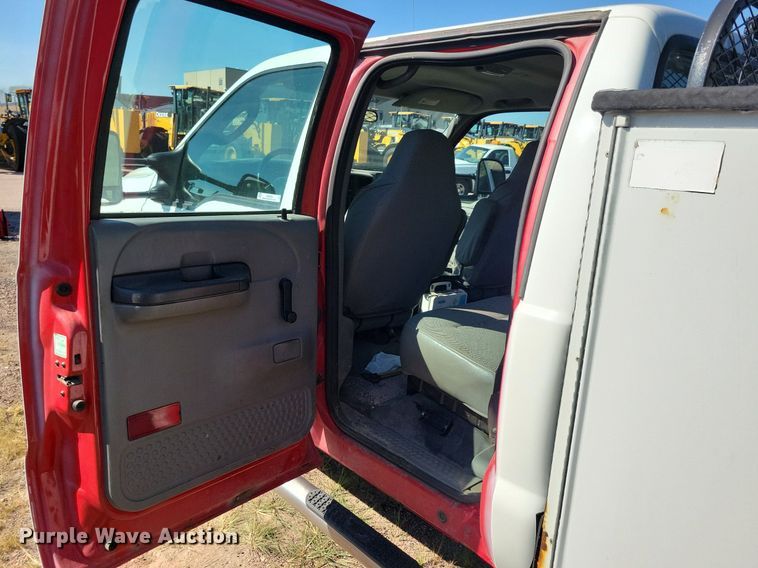 image for item KA9859 2004 Ford F550 Crew Cab utility / service truck