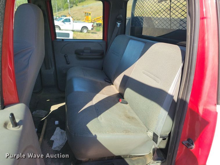 image for item KA9859 2004 Ford F550 Crew Cab utility / service truck