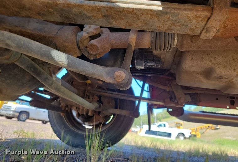 image for item KA9859 2004 Ford F550 Crew Cab utility / service truck