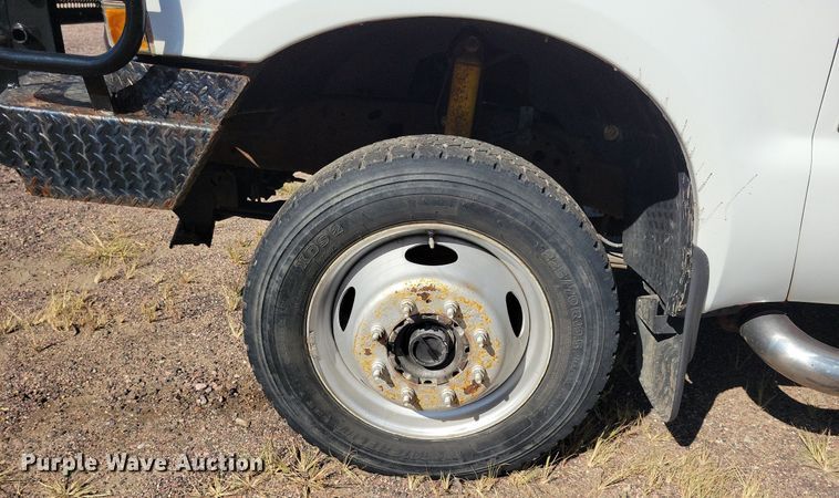image for item KA9859 2004 Ford F550 Crew Cab utility / service truck